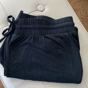 AnyBody Lightweight Black Joggers Large NWOT